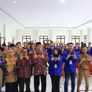 UMUKA SOLO Serahkan Mahasiswa KKN D3 Produksi Ternak di Karangpandan, Dorong Pemberdayaan Peternakan Lokal